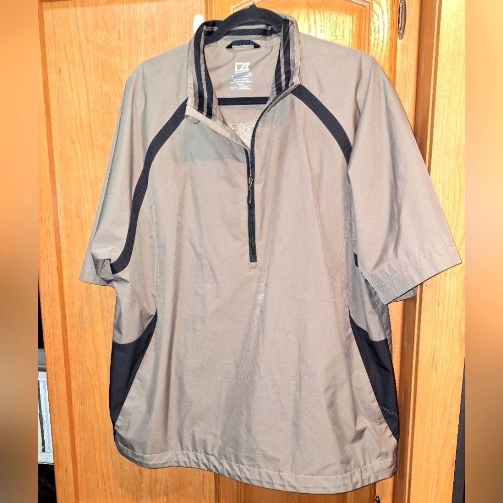 A Cutter & Buck CB Weathertec men's XLarge short sleeve pullover.